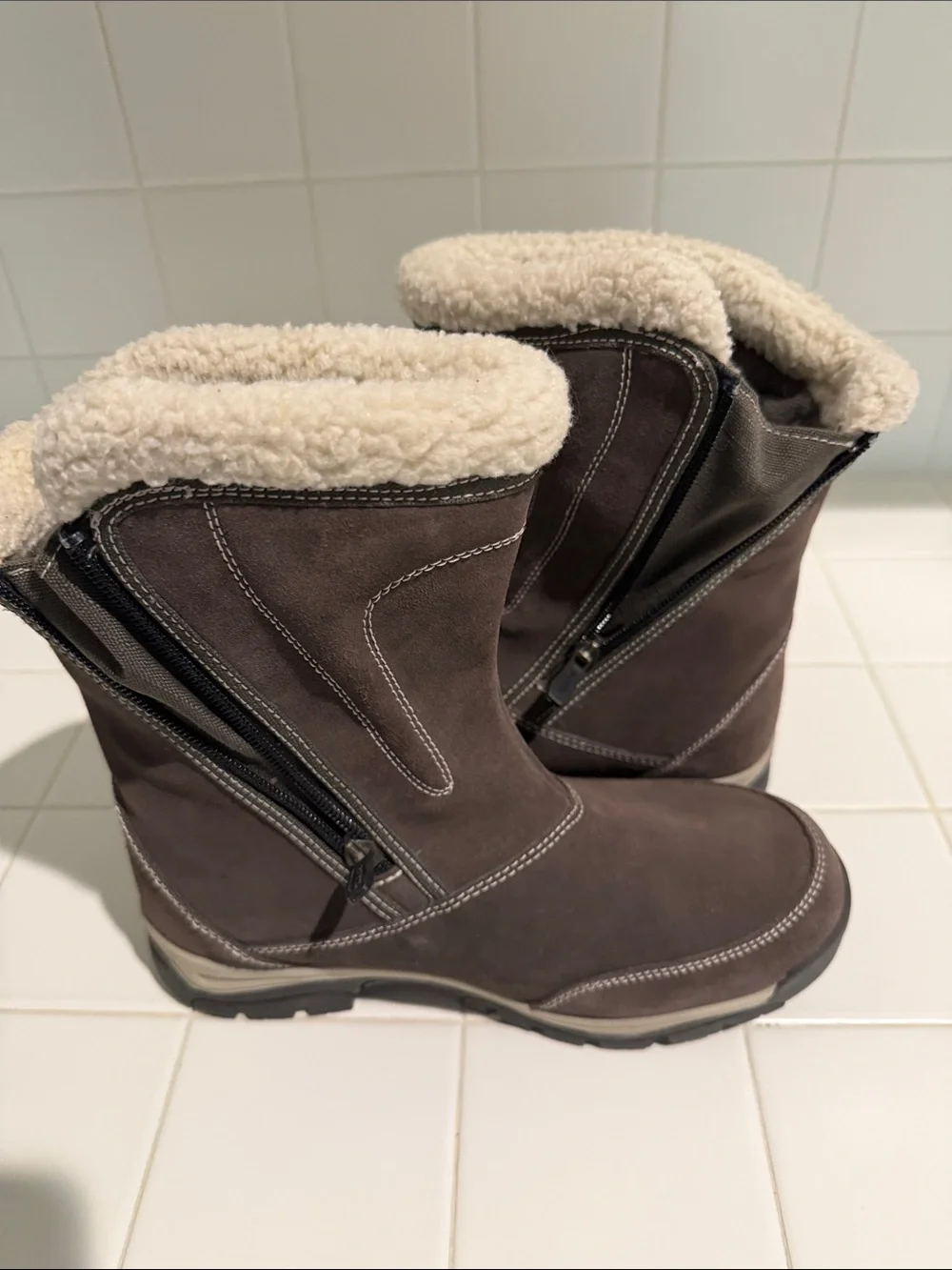 NWOT Sorel Brown Sherpa-Lined Waterproof Winter Boots